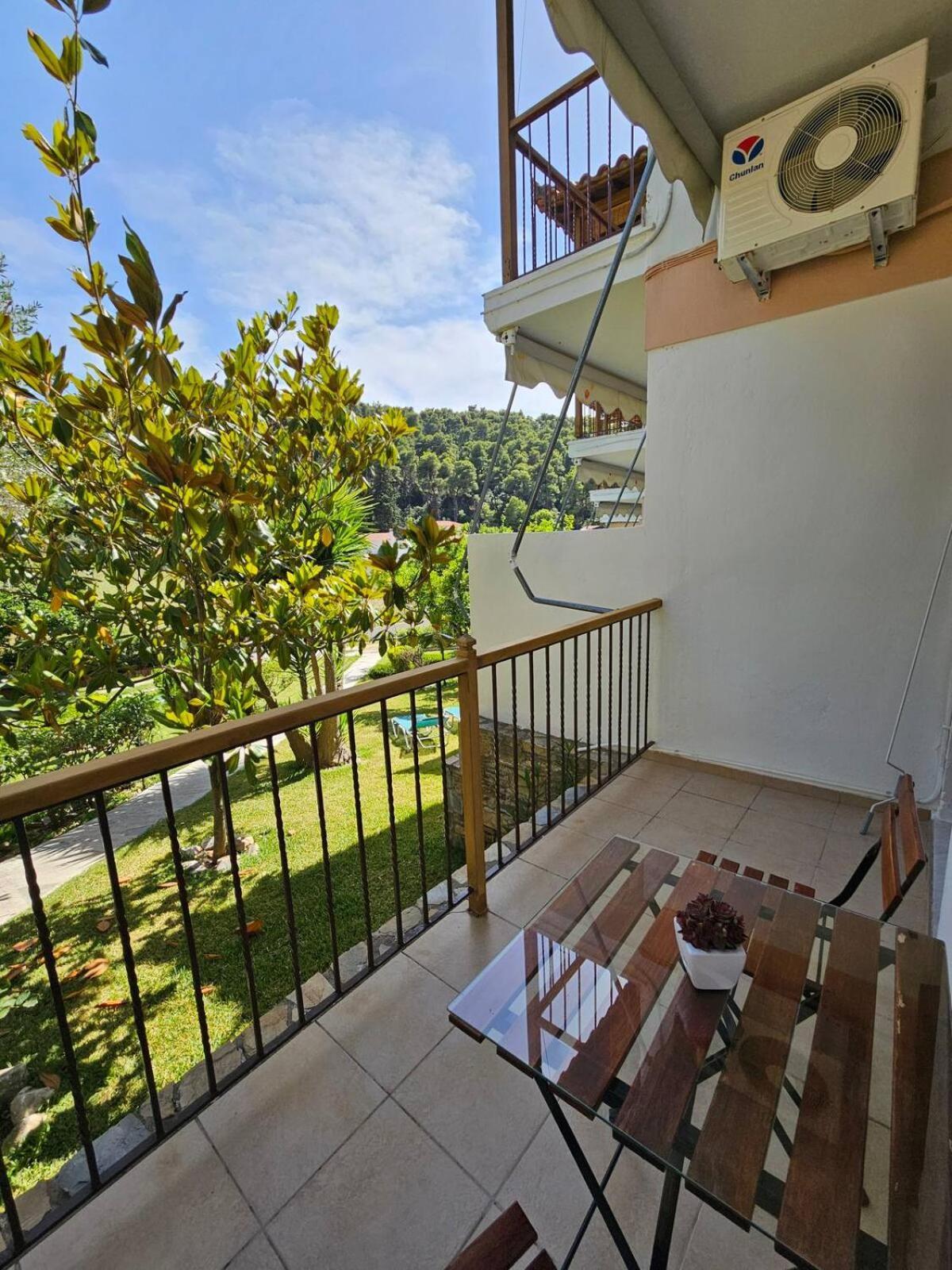 Aparthotel The Pine Trees Agnontas Exterior foto